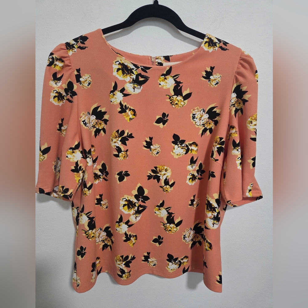 Melloday Floral Top. NWOT. size XL.